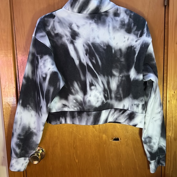 Arden black and white tie dye sweater very cozy - Picture 2 of 5